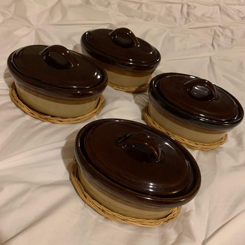 Set of 4 mini casserole or soup bowls with lids & baskets